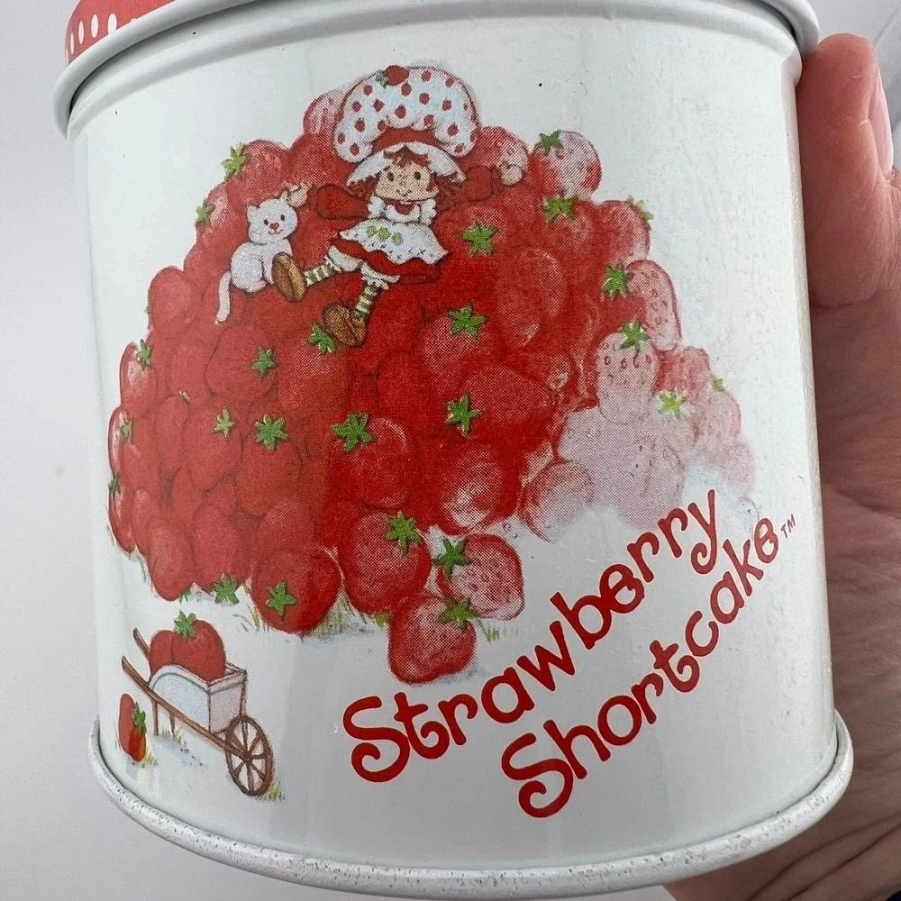 Vintage Strawberry Shortcake Tin 1980s American‎ Greetings Polka Dot Lid